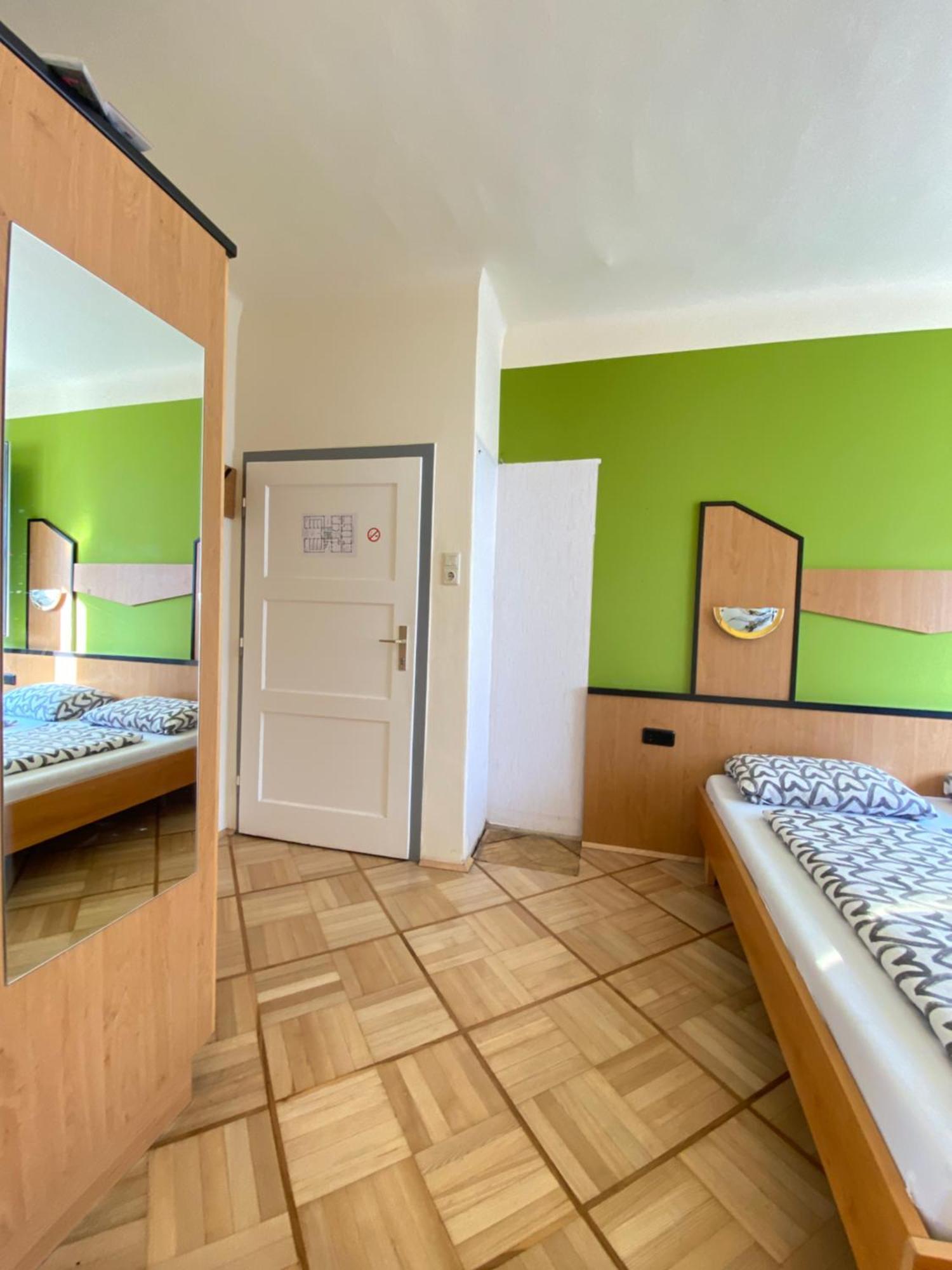 Affordable Central Rooms, 10-Min To Lugner City Vienna Exterior photo