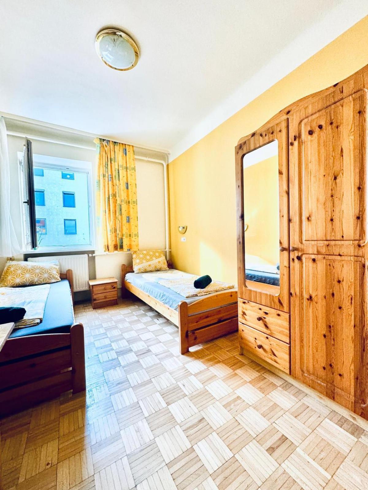 Affordable Central Rooms, 10-Min To Lugner City Vienna Exterior photo
